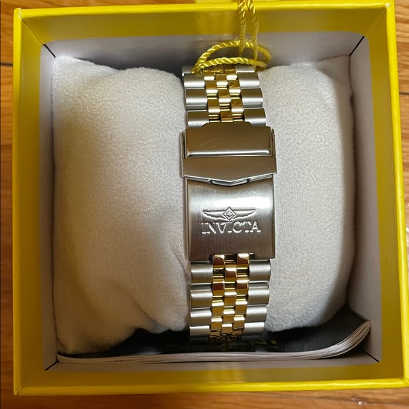 Invicta Pro Diver Mens Watch Model 30617 (Like New) - Picture 3 of 11